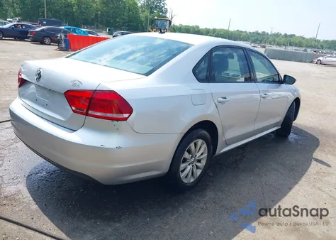 2012 Volkswagen Passat 2.5L S z USA, uszkodzony, nr VIN 1VWAP7A30CC048843